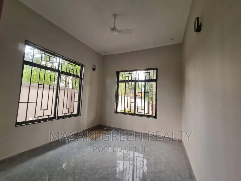 7bdrm Maisonette in Upanga Street, Kinondoni for sale in Kinondoni