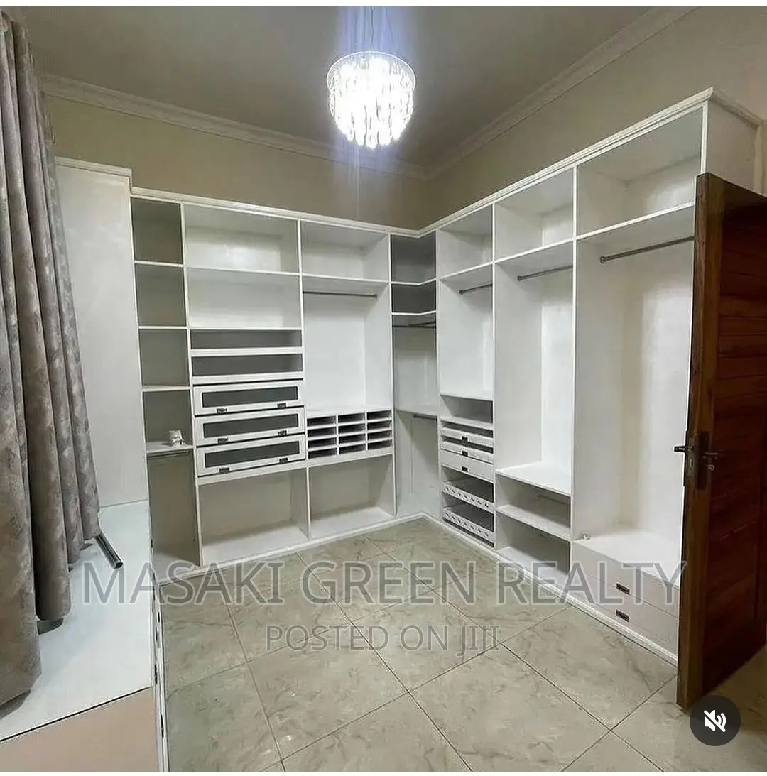 7bdrm Maisonette in Upanga Street, Kinondoni for sale in Kinondoni
