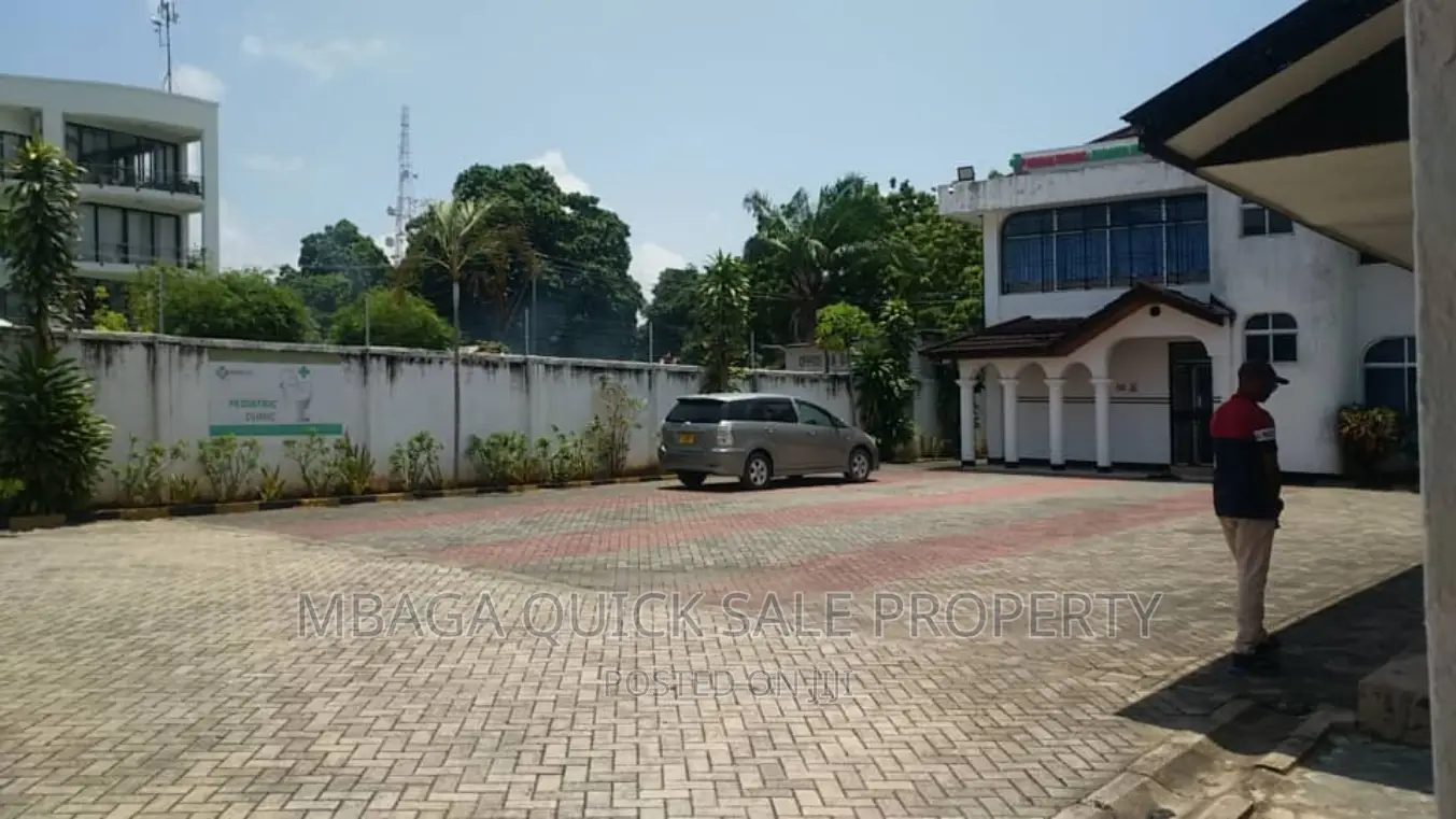 12bdrm House in Mikocheni for rent in Mikocheni