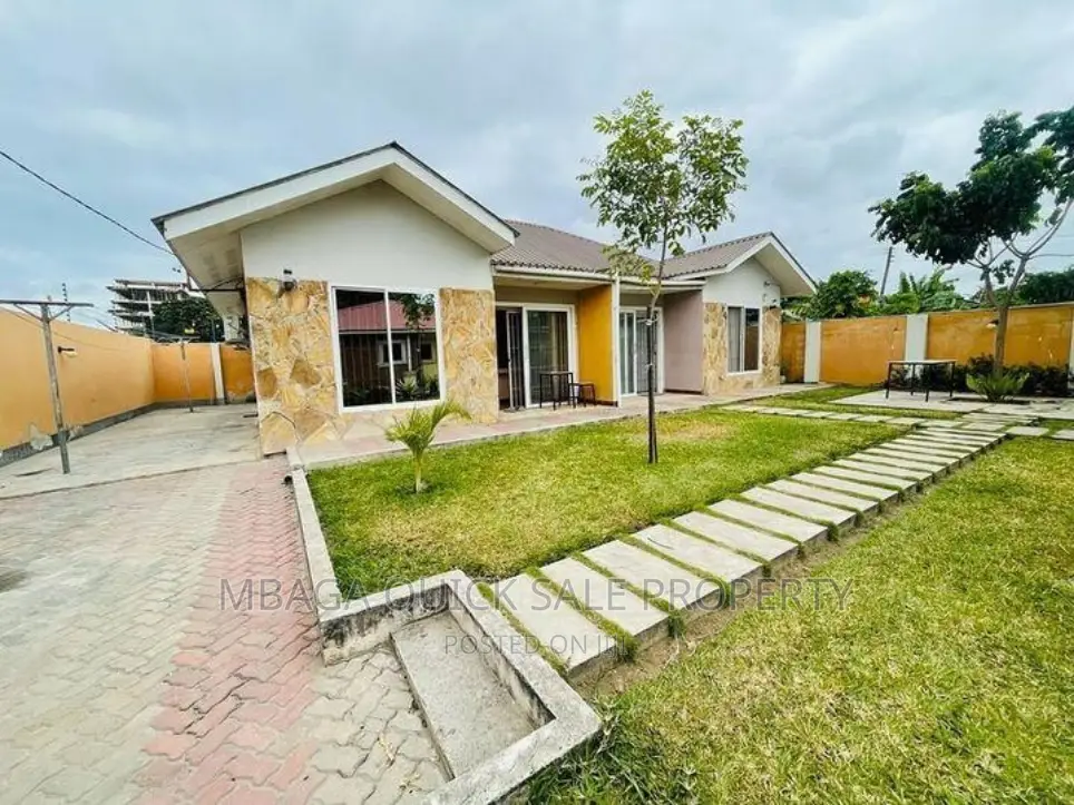 3bdrm House in Mwenge, Sinza for rent in Sinza
