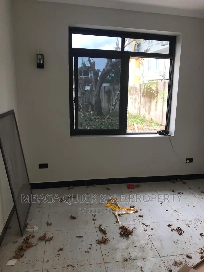 8bdrm House in Mikocheni for rent in Mikocheni