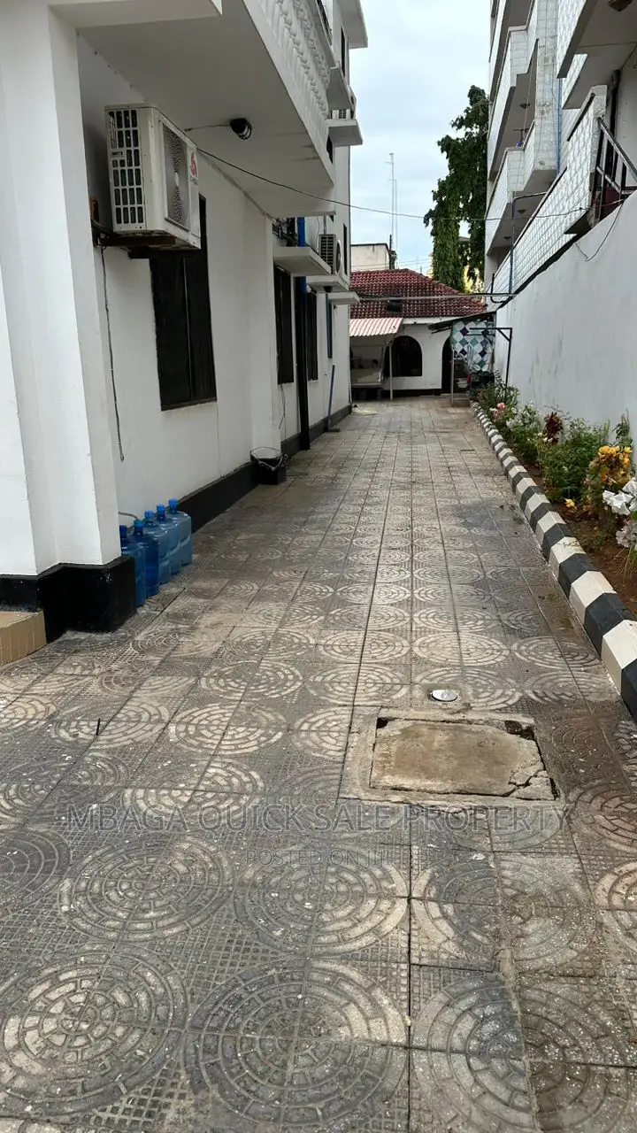 5bdrm Apartment in Upanga for sale in Upanga West