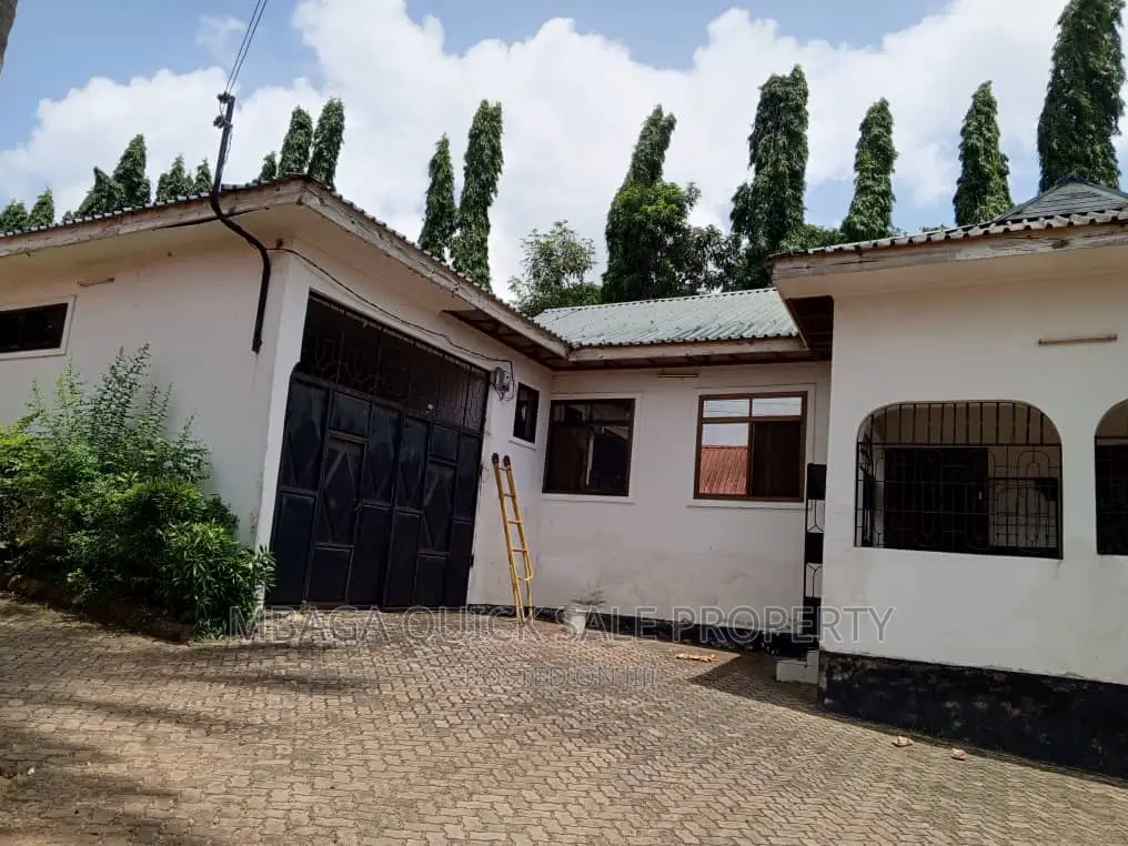 5bdrm Apartment in Upanga for sale in Upanga West