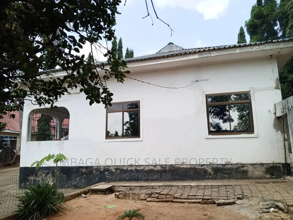 7bdrm Chalet in Mpiji Mapoe, Mbezi for sale in Mbezi