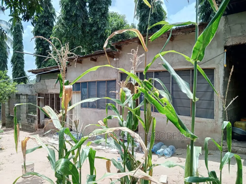 7bdrm Chalet in Mpiji Mapoe, Mbezi for sale in Mbezi