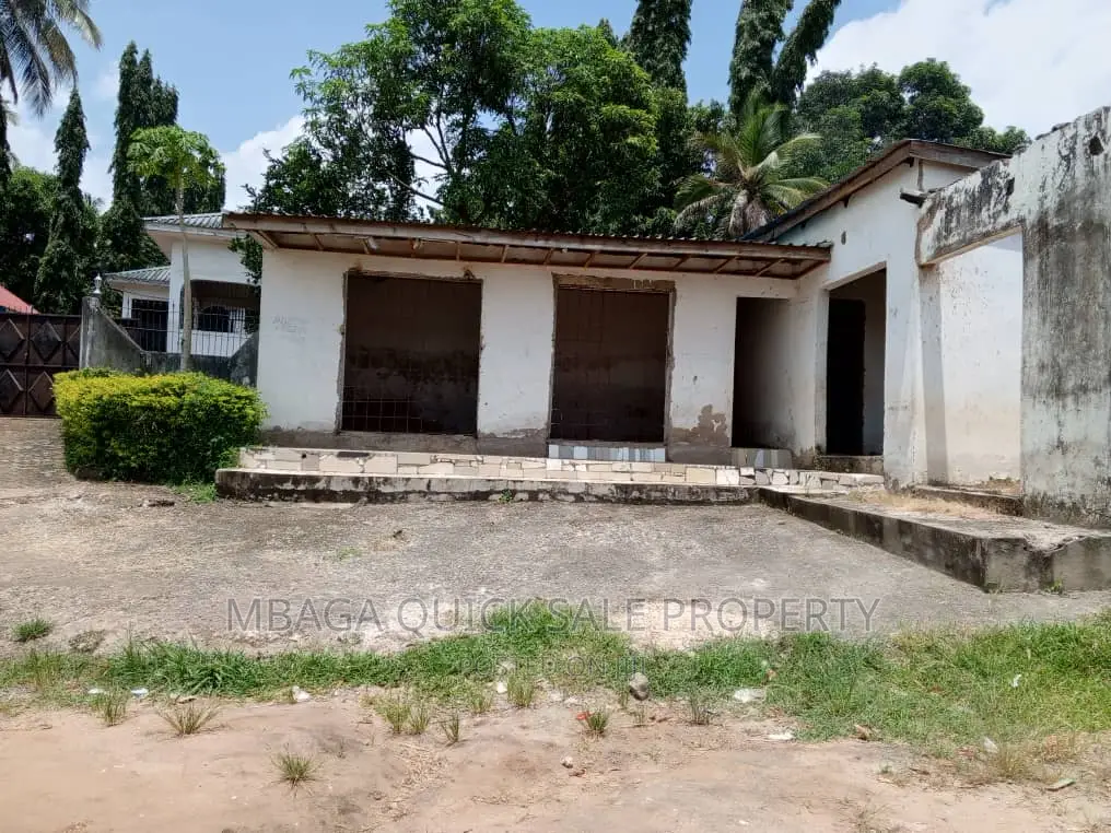 7bdrm Chalet in Mpiji Mapoe, Mbezi for sale in Mbezi