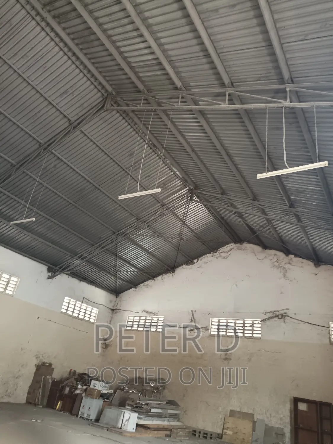 Godown Lenye Parking Kubwa in Buguruni