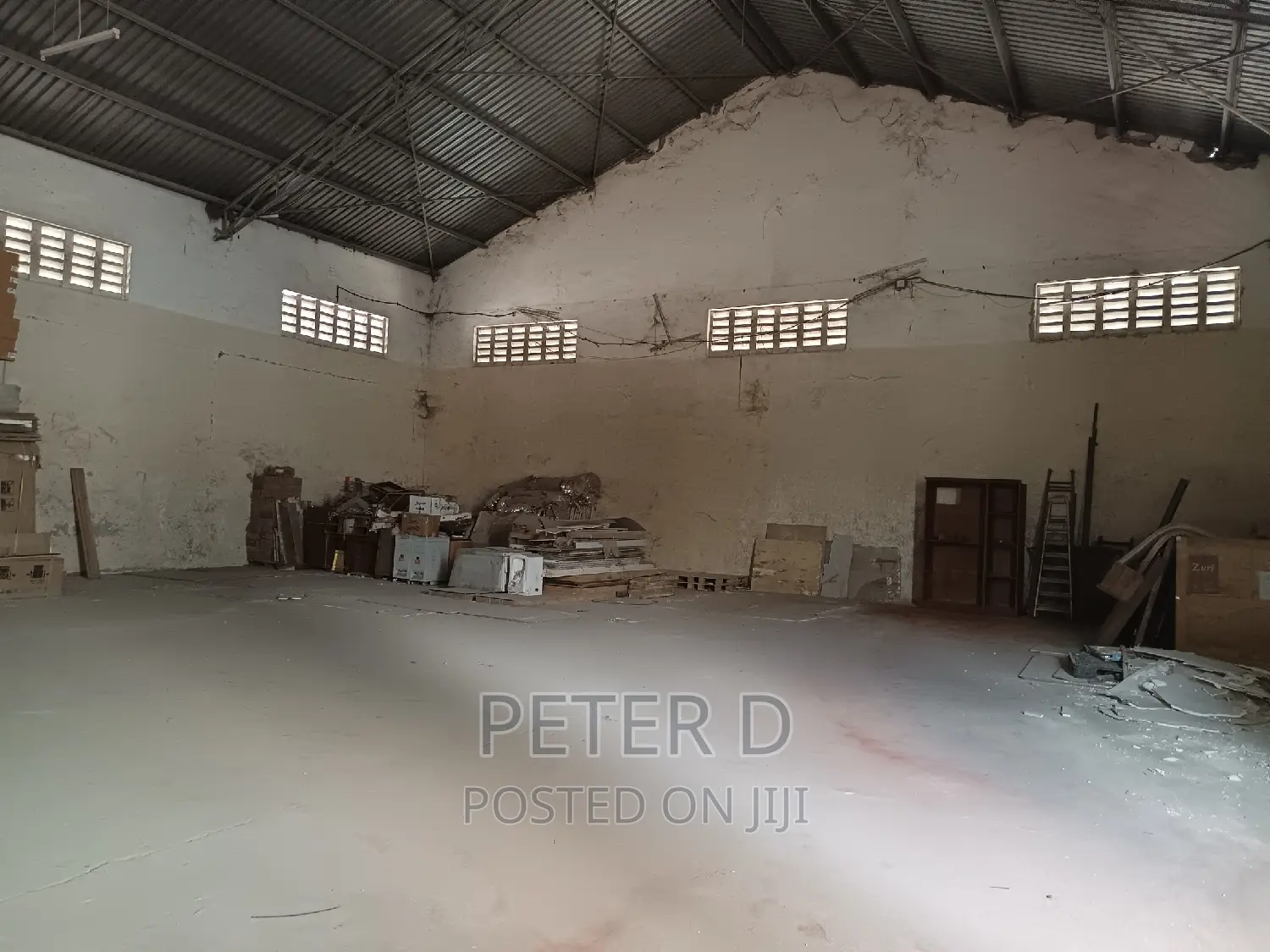Godown Lenye Parking Kubwa in Buguruni