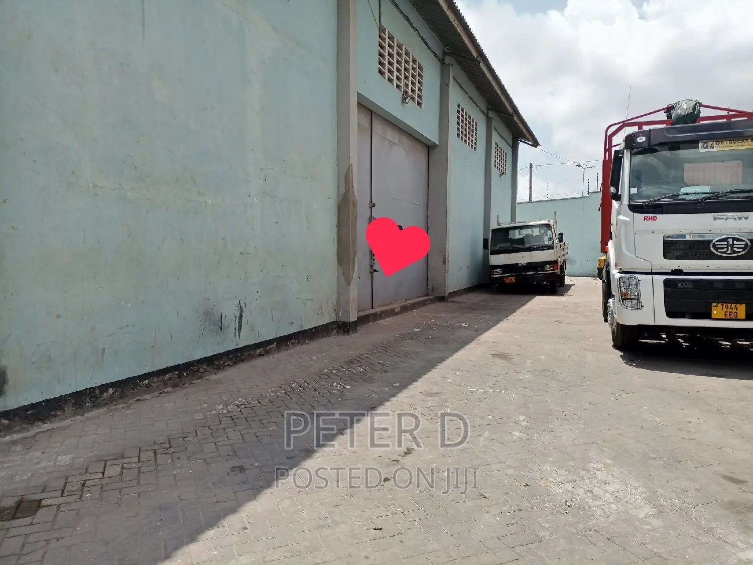 Godown Lenye Parking Kubwa in Buguruni