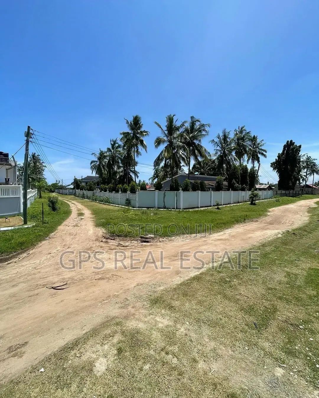 House and Plot for Sale at Bahari Beach ( 2400sqm ) in Kinondoni