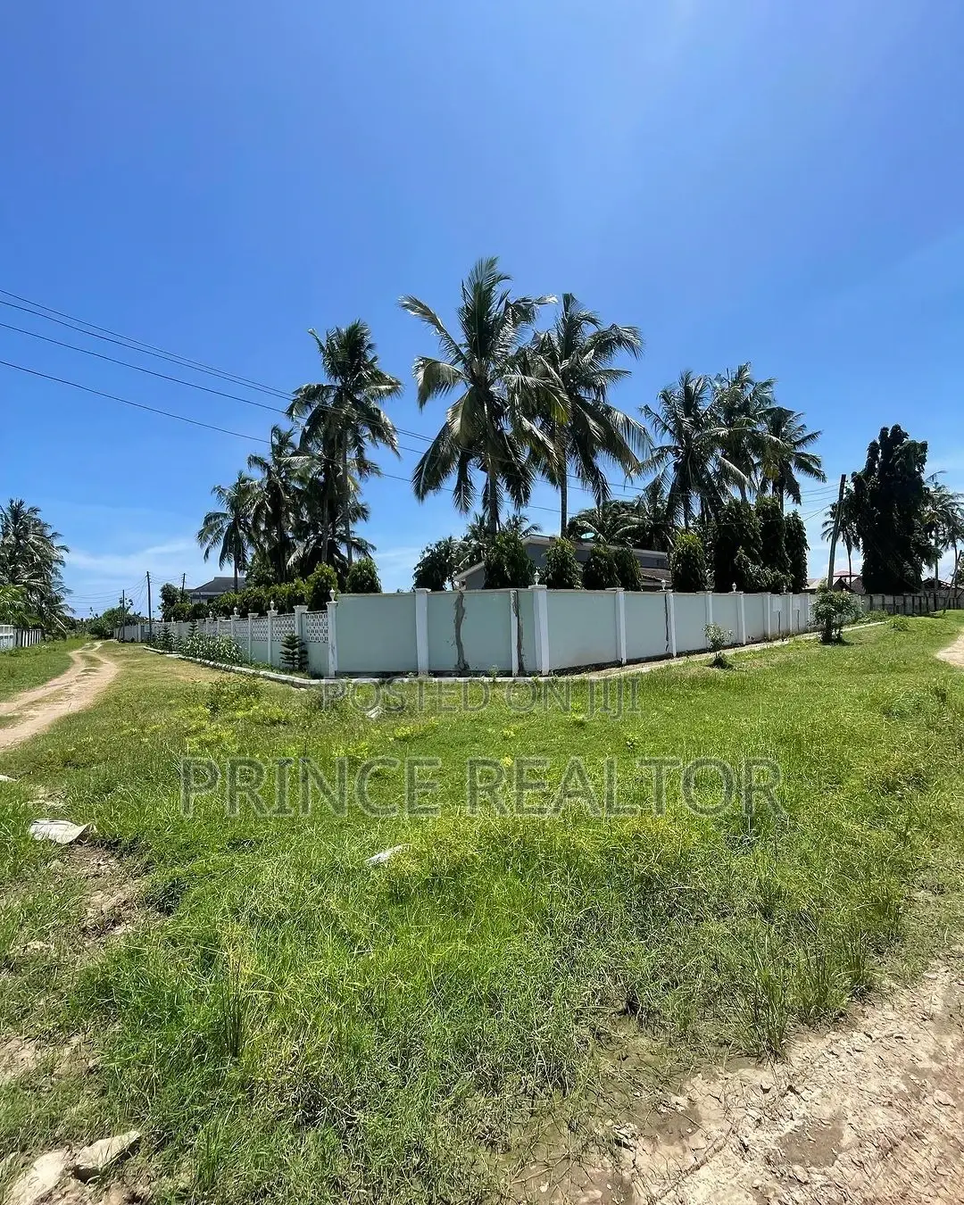House and Plot for Sale at Bahari Beach ( 2400sqm ) in Kinondoni