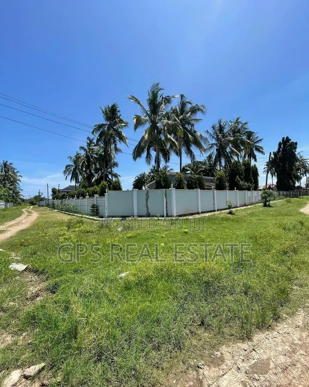 House and Plot for Sale at Bahari Beach ( 2400sqm ) in Kinondoni
