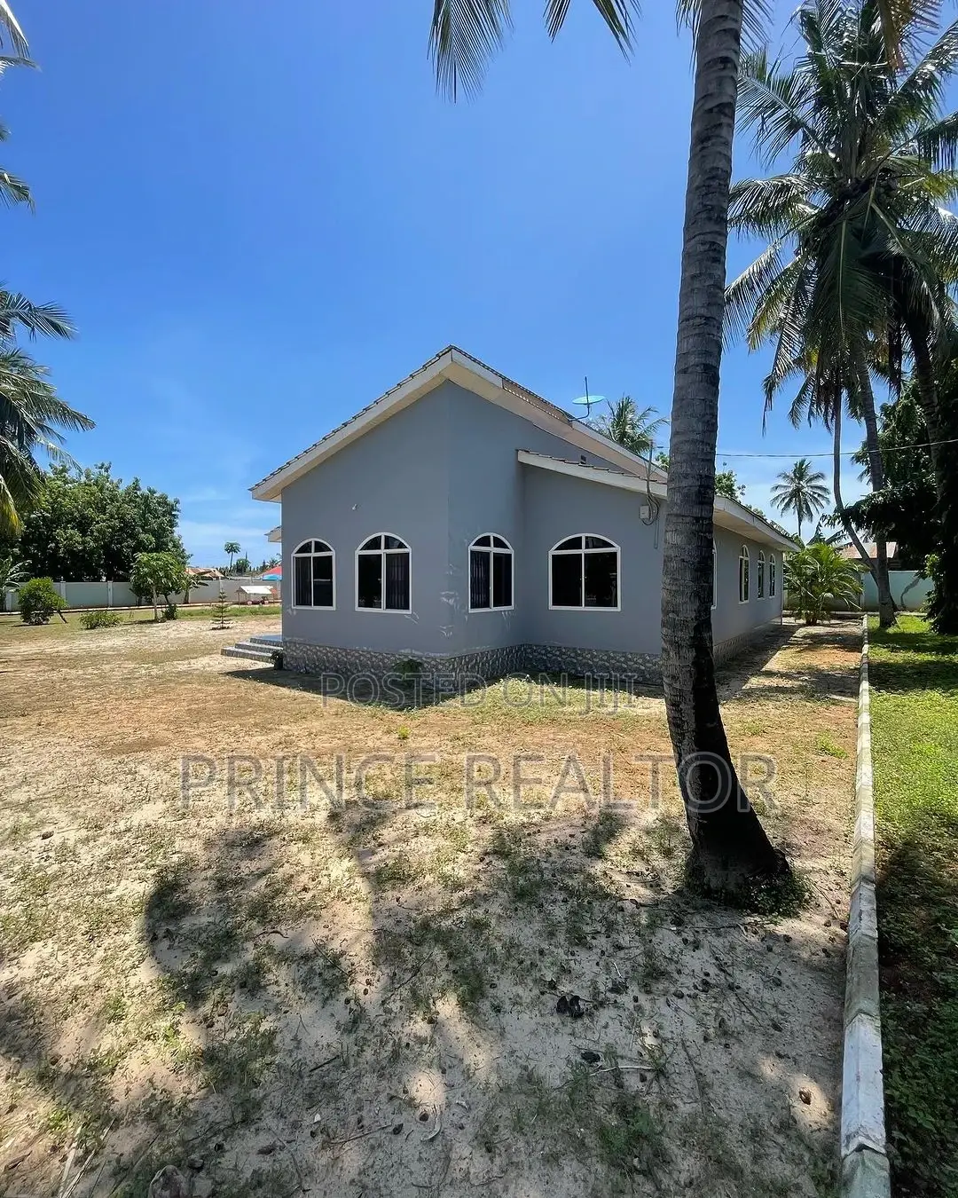 House and Plot for Sale at Bahari Beach ( 2400sqm ) in Kinondoni