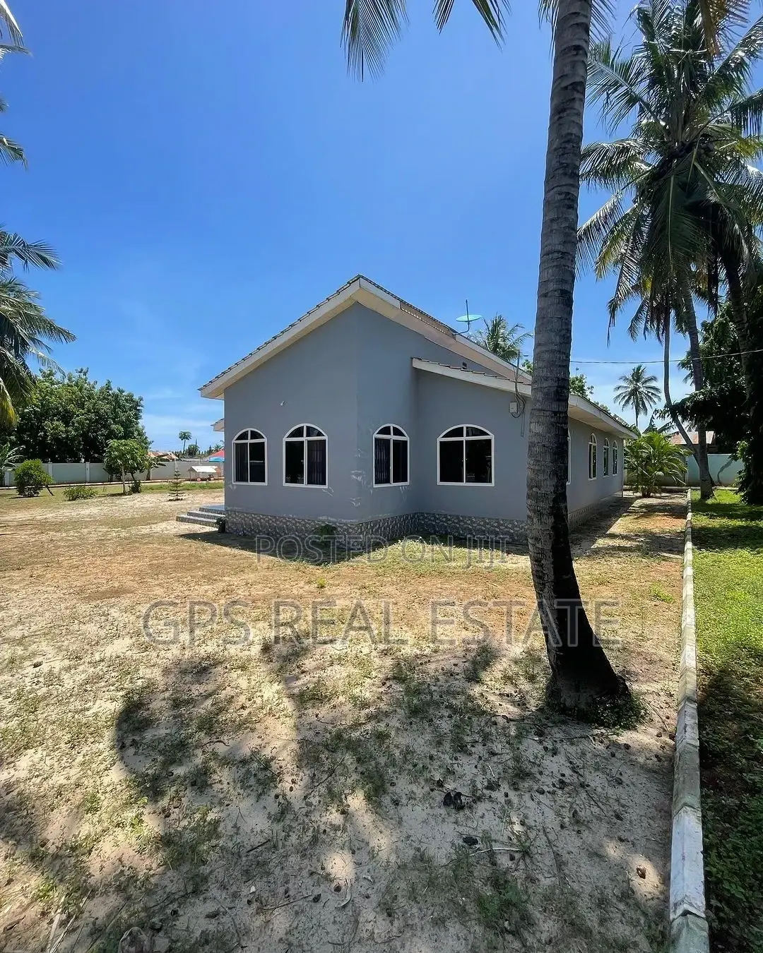 House and Plot for Sale at Bahari Beach ( 2400sqm ) in Kinondoni
