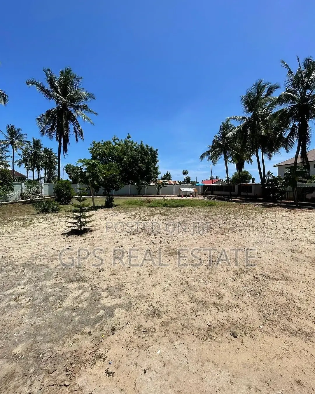 House and Plot for Sale at Bahari Beach ( 2400sqm ) in Kinondoni
