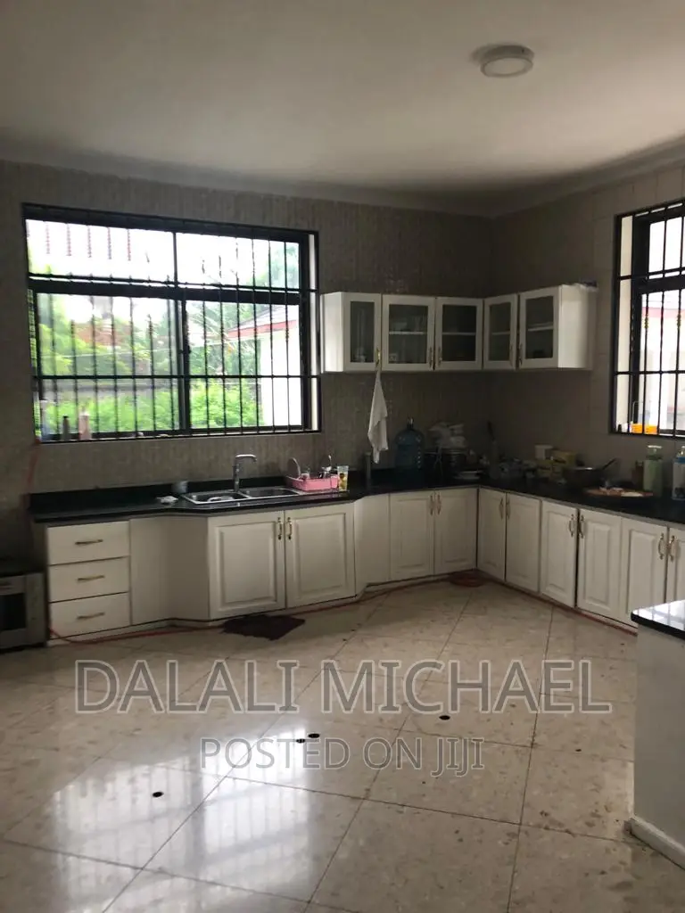 5bdrm Bungalow in Bahari Beach, Kunduchi for sale in Kunduchi