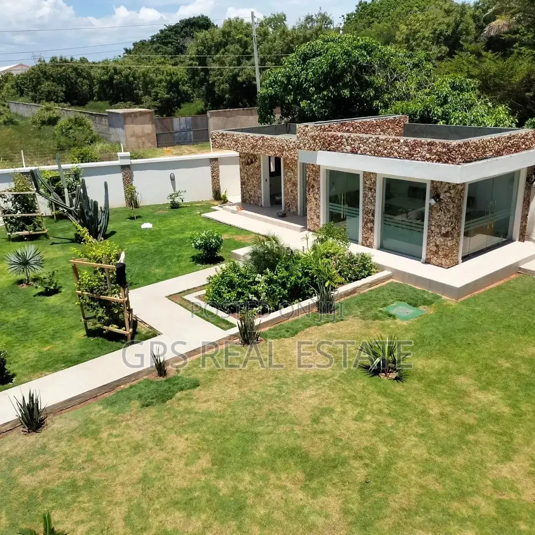 4bdrm Mansion in Bahari Beach, Kinondoni for sale in Kinondoni