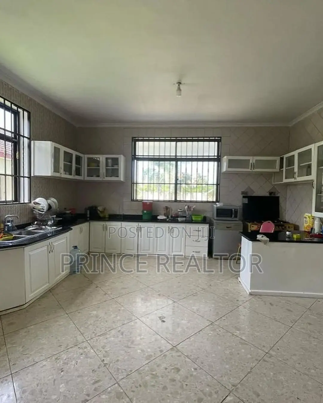 4bdrm Mansion in Bahari Beach, Kinondoni for sale in Kinondoni