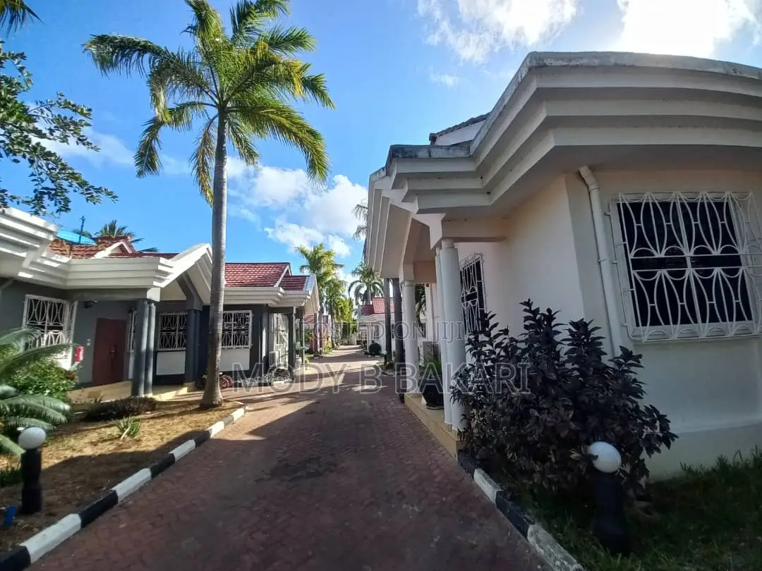 Furnished 3bdrm Villa in Mikocheni for rent in Mikocheni