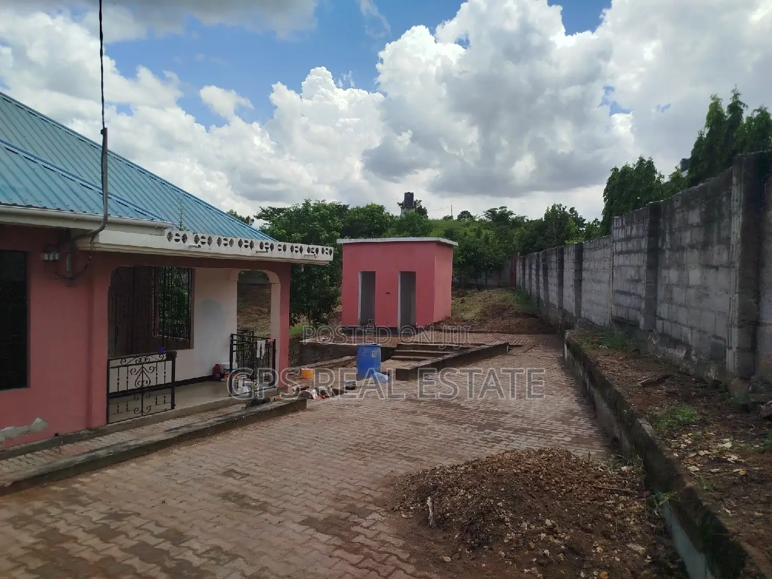 4bdrm House in Kinyerez Kibaga, Kinondoni for sale in Kinondoni
