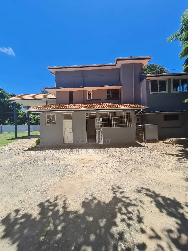 6bdrm House in Oyster Bay for rent in Oyster Bay