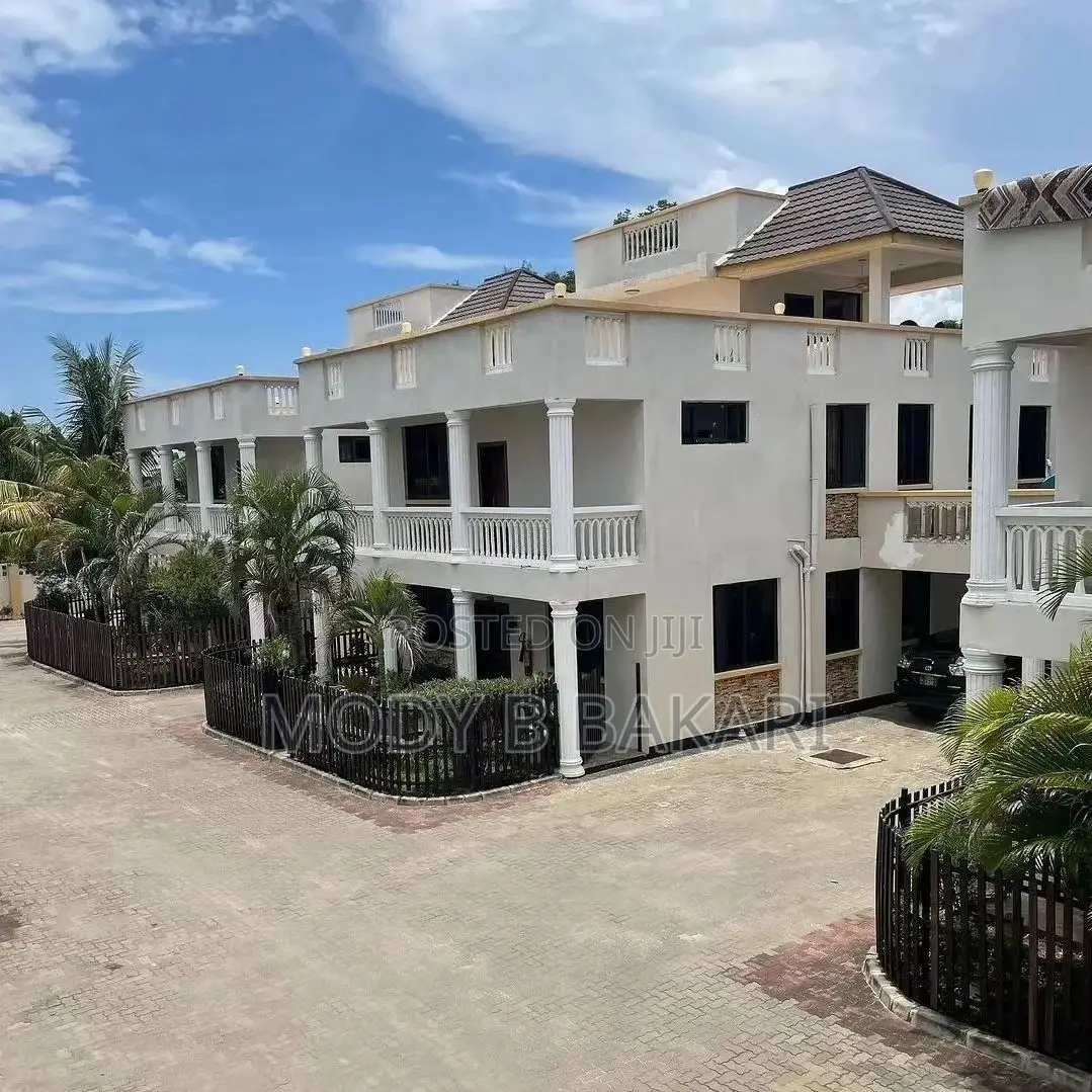 Furnished 4bdrm Villa in Masaki for rent in Masaki