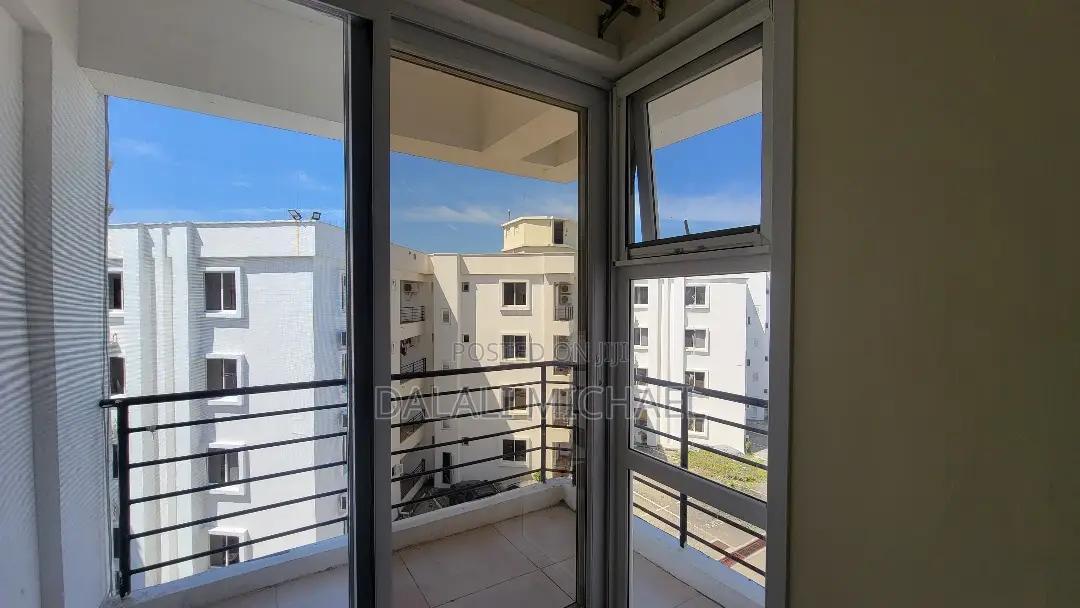 3bdrm Apartment in Jangwani Sea Breeze, Mbezi Beach for sale in Mbezi Beach