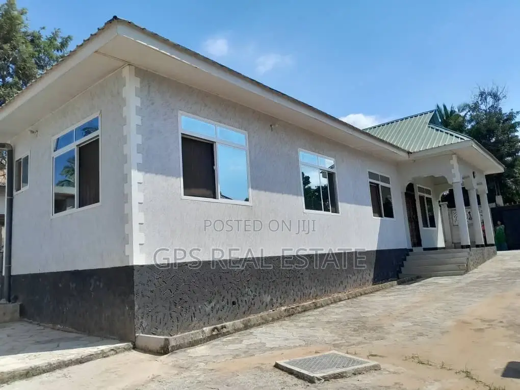 3bdrm House in Mbezi Makabe, Kinondoni for sale in Kinondoni