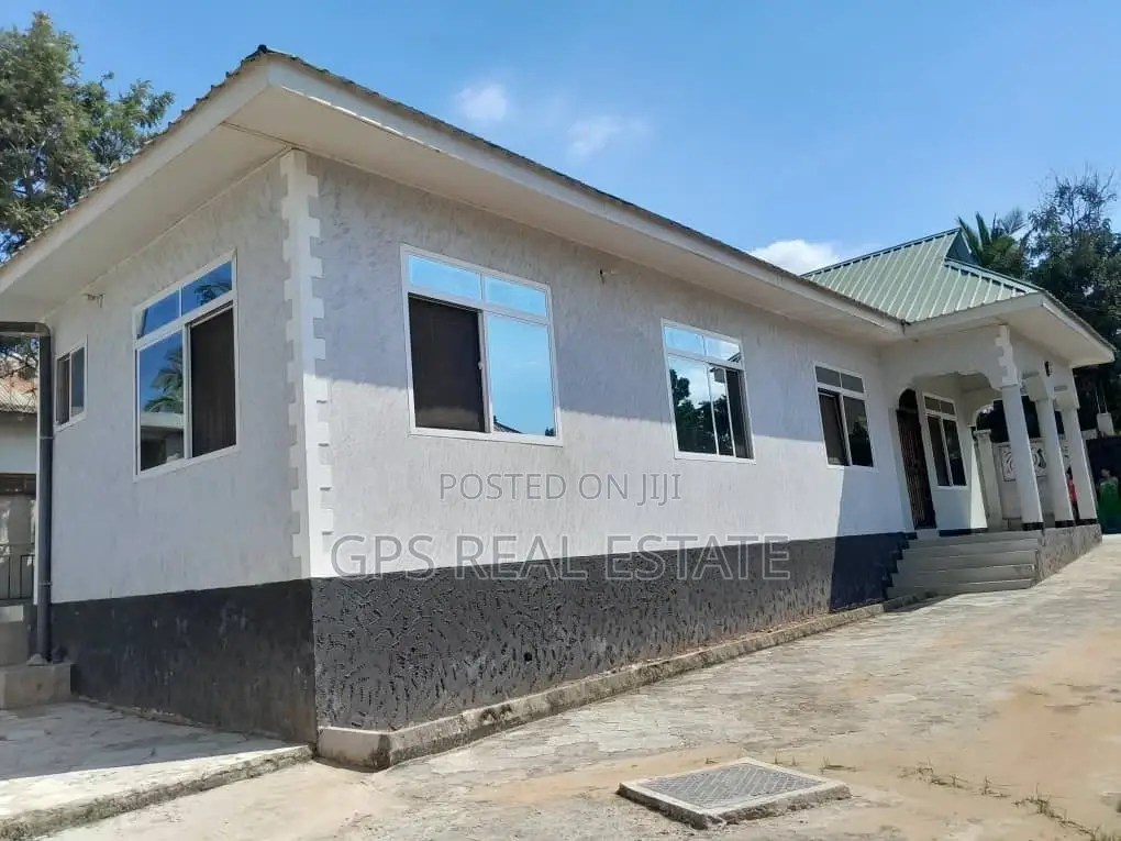 3bdrm House in Mbezi Makabe, Kinondoni for sale in Kinondoni