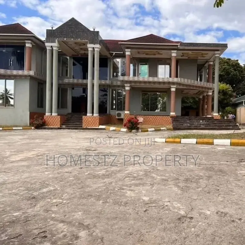 8bdrm Mansion in Tabata Kinyerezi, Kinondoni for sale in Kinondoni