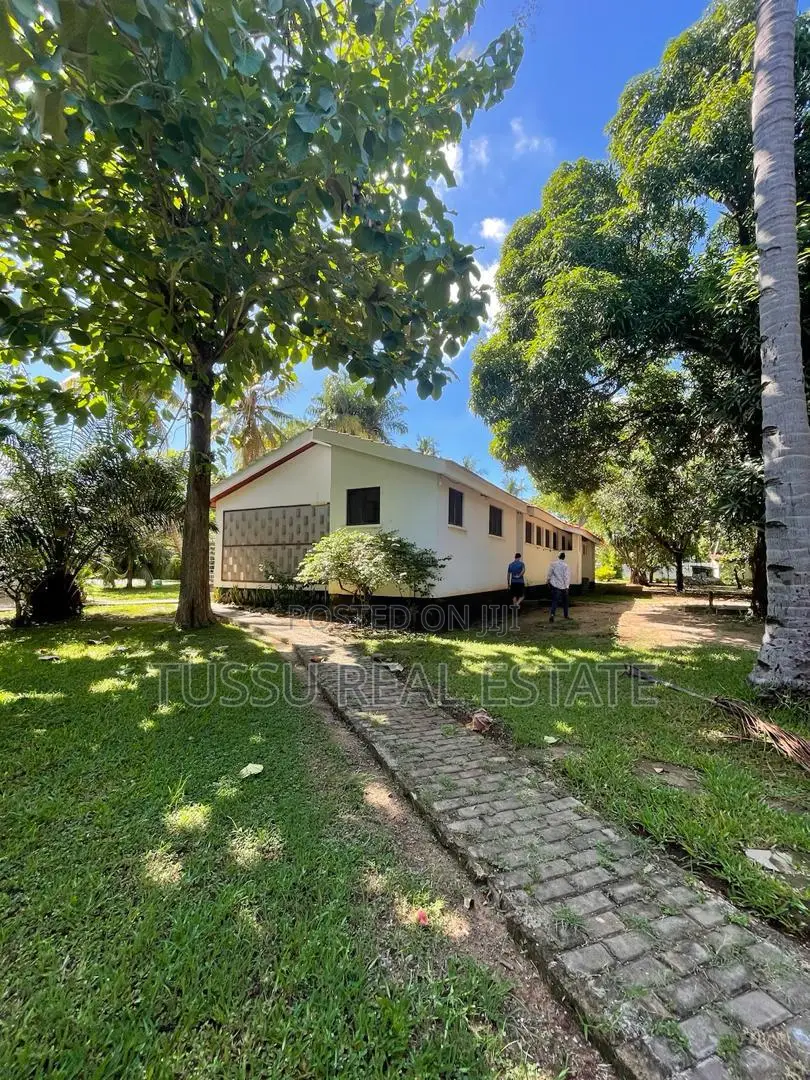 5bdrm Farm House in Bahari Beach Dsm, Kinondoni for sale in Kinondoni