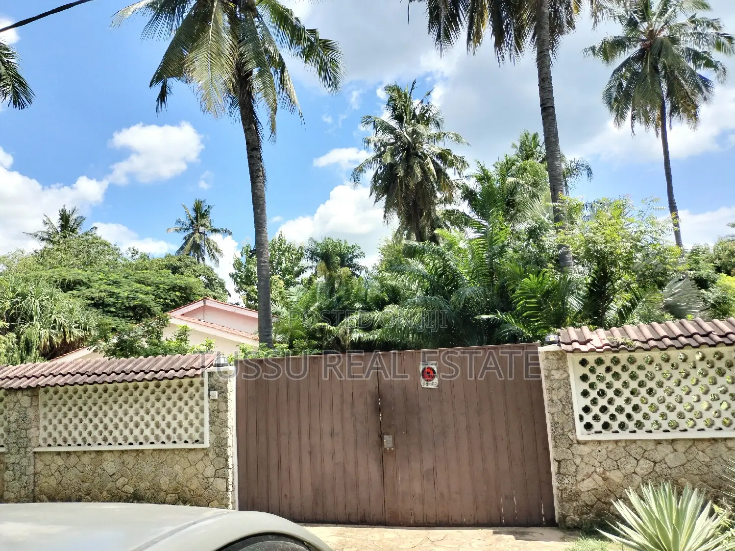 5bdrm Farm House in Bahari Beach Dsm, Kinondoni for sale in Kinondoni