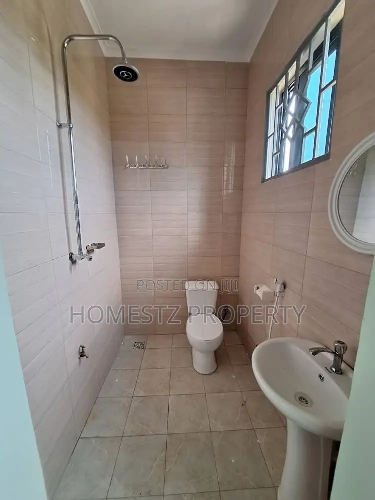 5bdrm House in Tegeta Kontena, Kinondoni for sale in Kinondoni