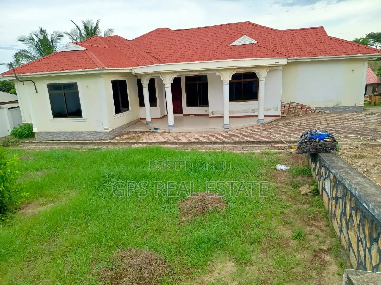 5bdrm House in Tegeta Kontena, Kinondoni for sale in Kinondoni