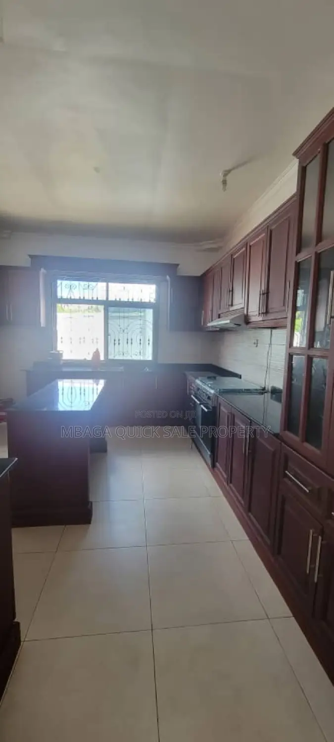 5bdrm House in Tegeta Contena, Bunju for sale in Bunju