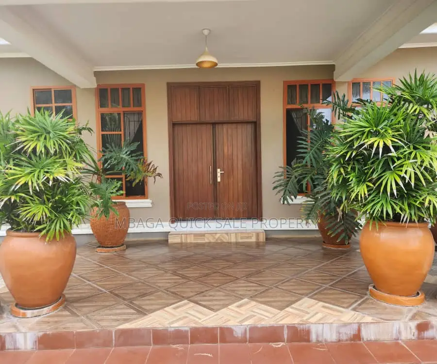 5bdrm House in Bunju B for sale in Bunju