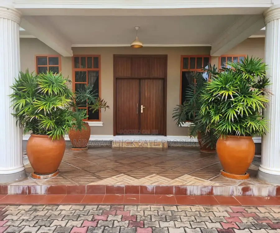 5bdrm House in Bunju B for sale in Bunju