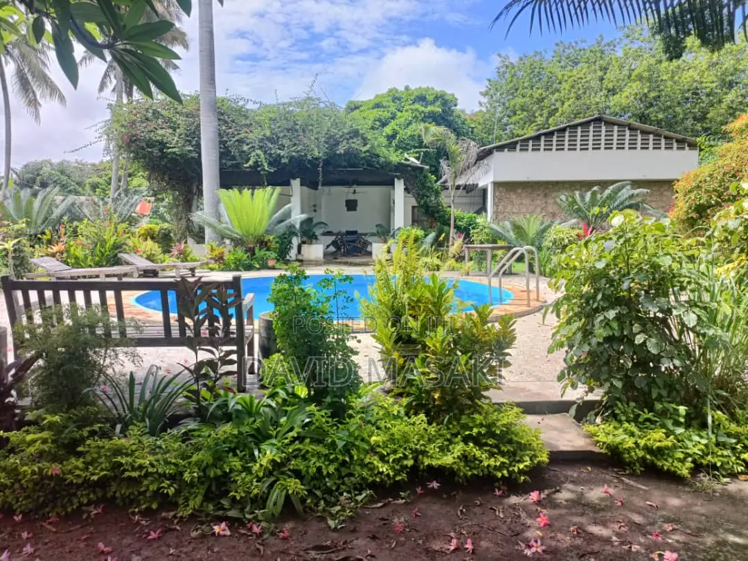 3650 Sq M Property In Oysterbay For Sale Private Ownership in Oyster Bay