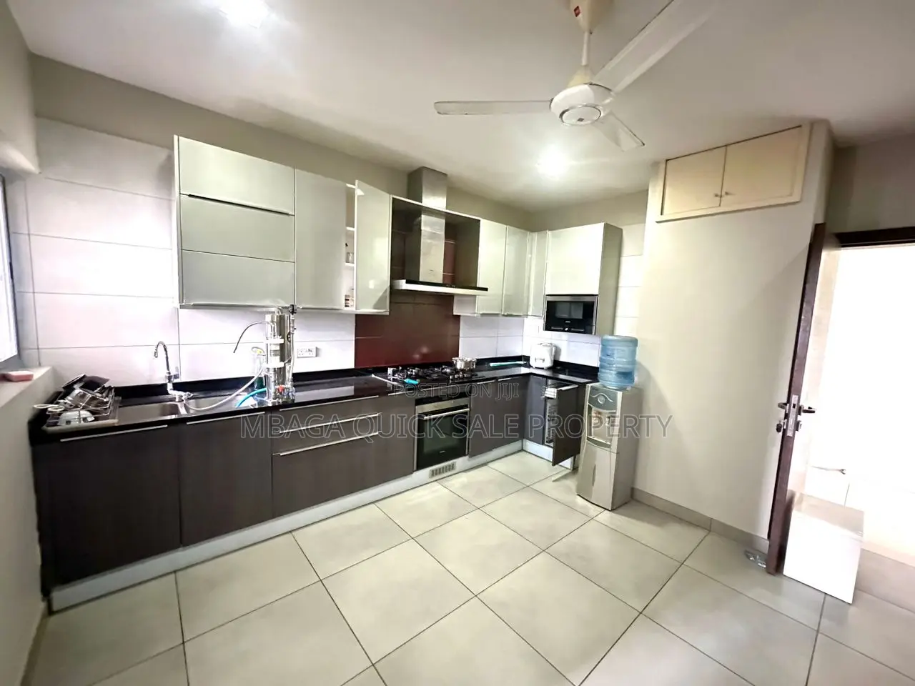 3bdrm Apartment in Upanga for sale in Upanga West
