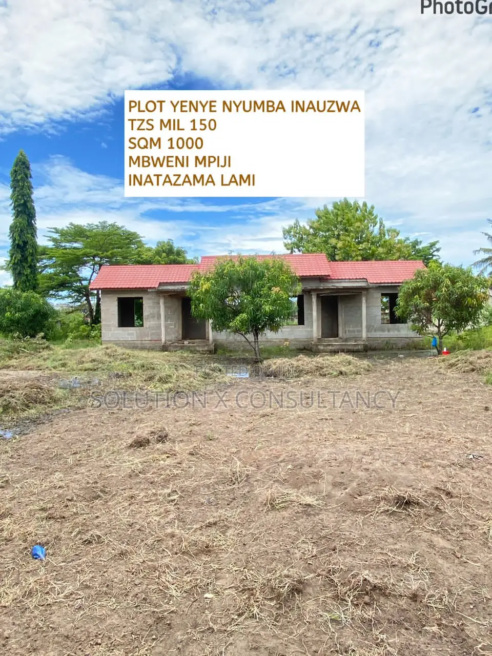 Kiwanja Kinauzwa Chenye Nyumba Kipo Mbweni Mpiji in Mbweni