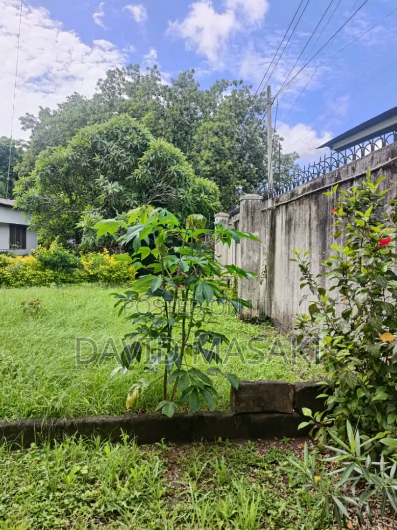 Property of 3600 Sq M for Sale for Redevelopment in Oyster Bay