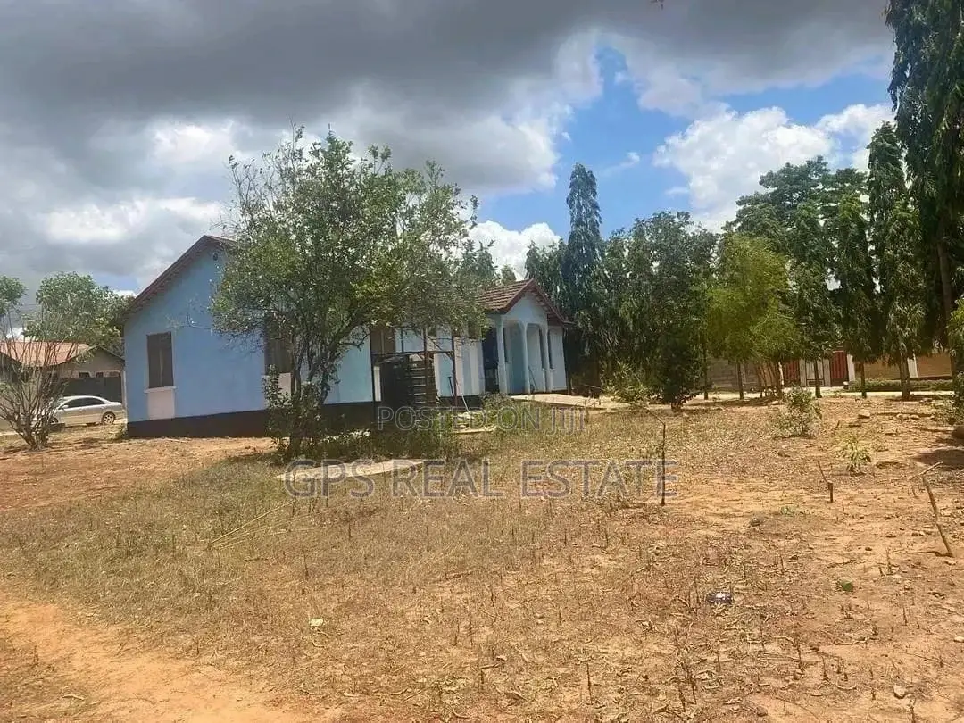 A Houseee For Sale in Kinondoni