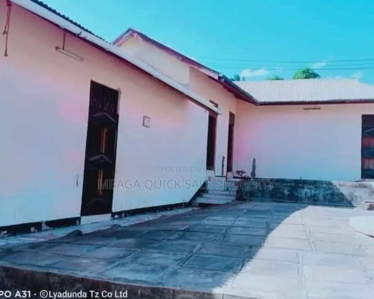 5bdrm Apartment in Pugu Kajiungeni, Mbezi Beach for sale in Mbezi Beach