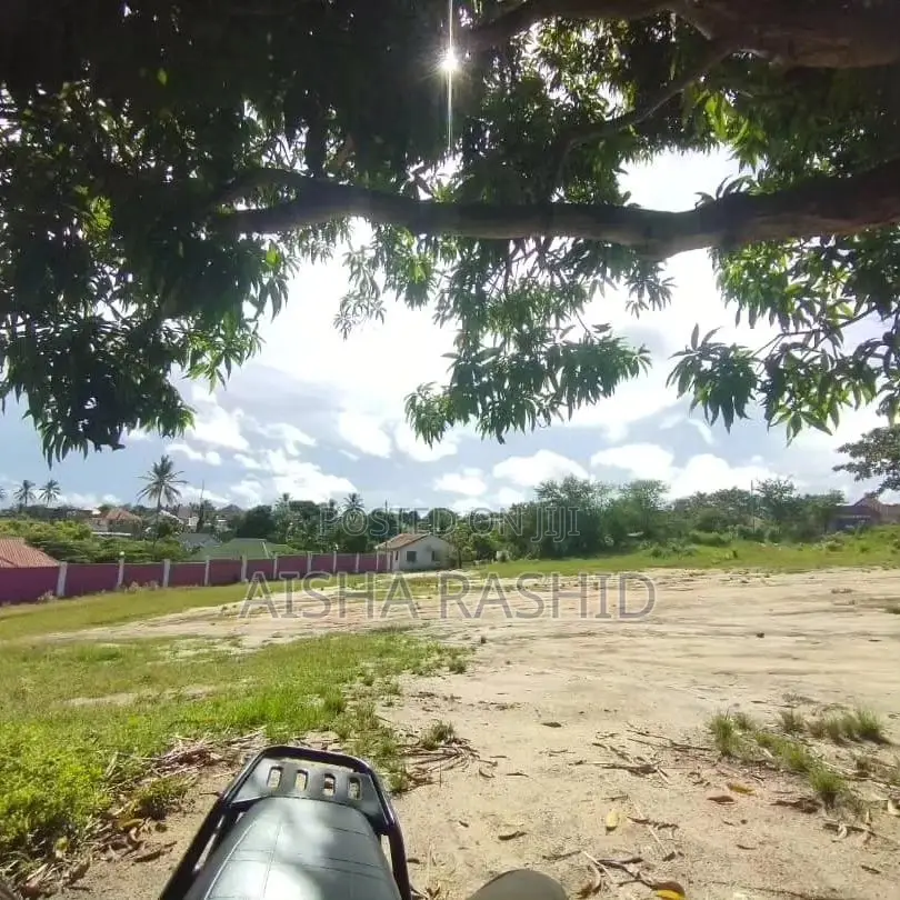 Ni Kiwanja Kwa Ajili Makazi Kizuri Sana in Kinondoni