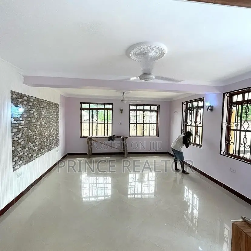 4bdrm House in Ununio Beach, Kinondoni for sale in Kinondoni