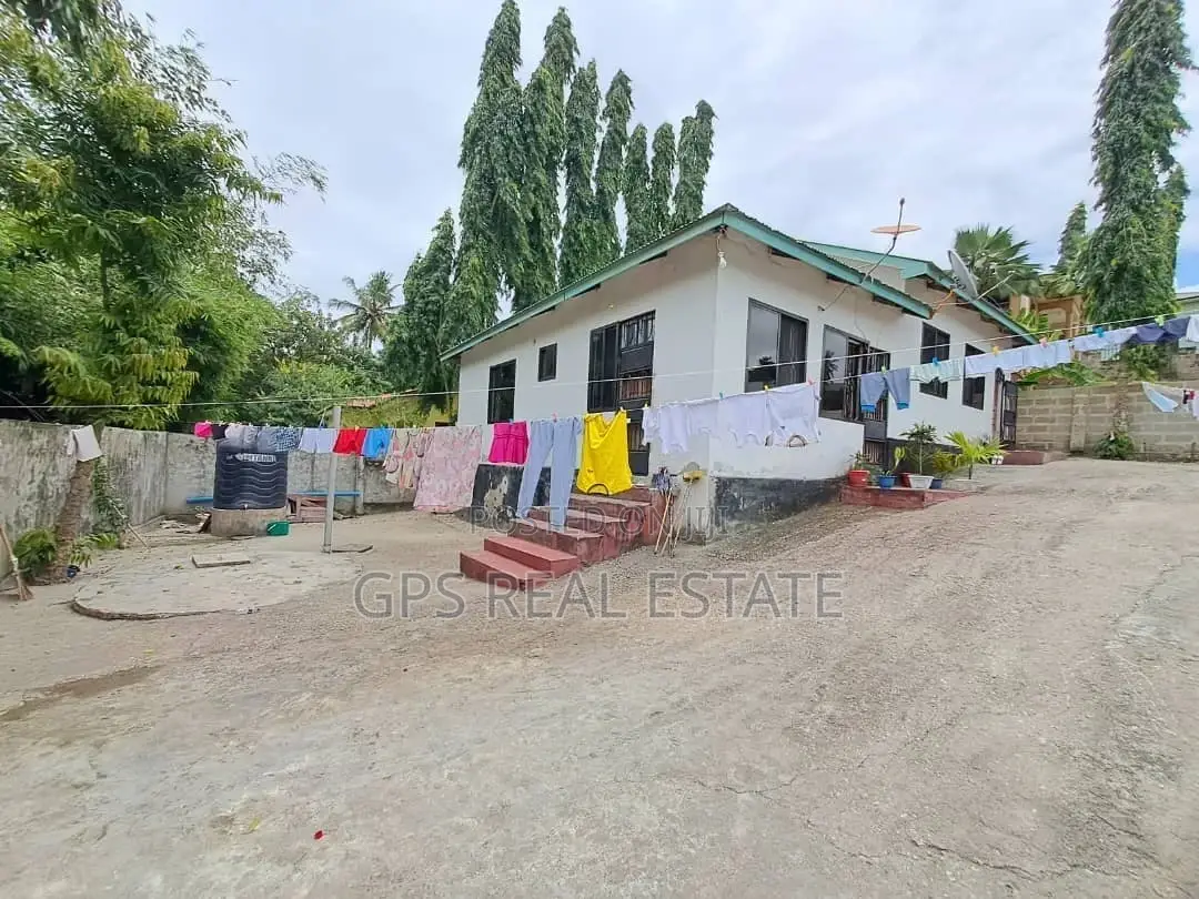 6bdrm Apartment in Kimara Stop Over, Kinondoni for sale in Kinondoni
