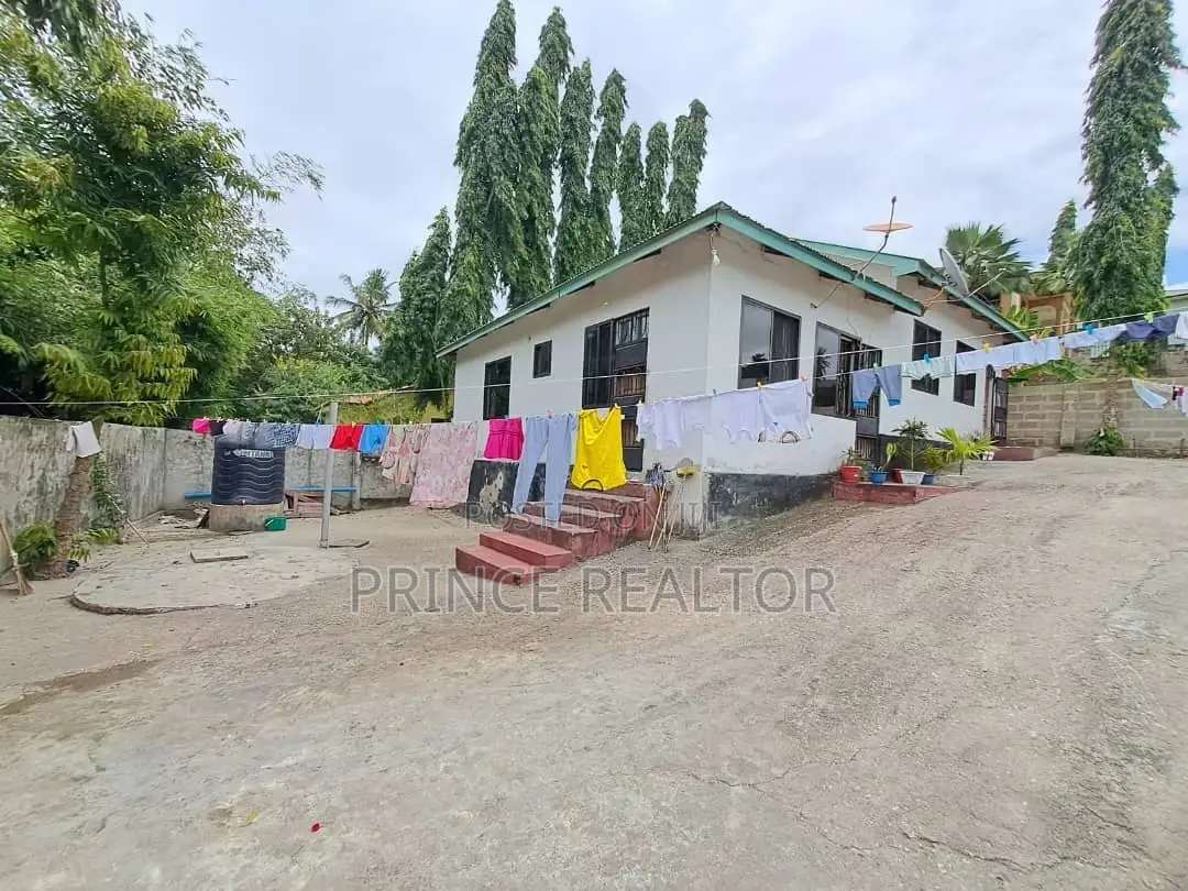 6bdrm Apartment in Kimara Stop Over, Kinondoni for sale in Kinondoni