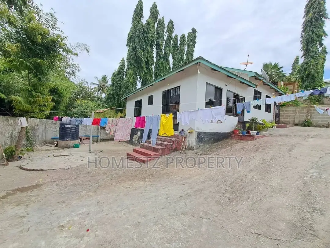 6bdrm Apartment in Kimara Stop Over, Kinondoni for sale in Kinondoni