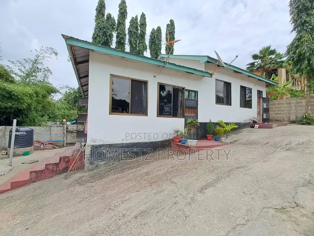6bdrm Apartment in Kimara Stop Over, Kinondoni for sale in Kinondoni