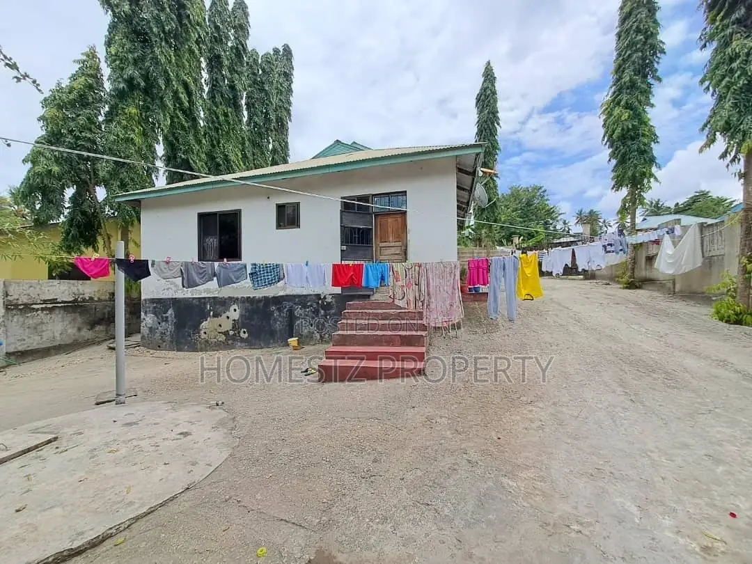 6bdrm Apartment in Kimara Stop Over, Kinondoni for sale in Kinondoni